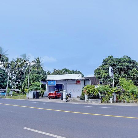 Hotel Oyo Life 92937 Kost Putri Sarkara Syariah à Banyuwangi  Extérieur photo