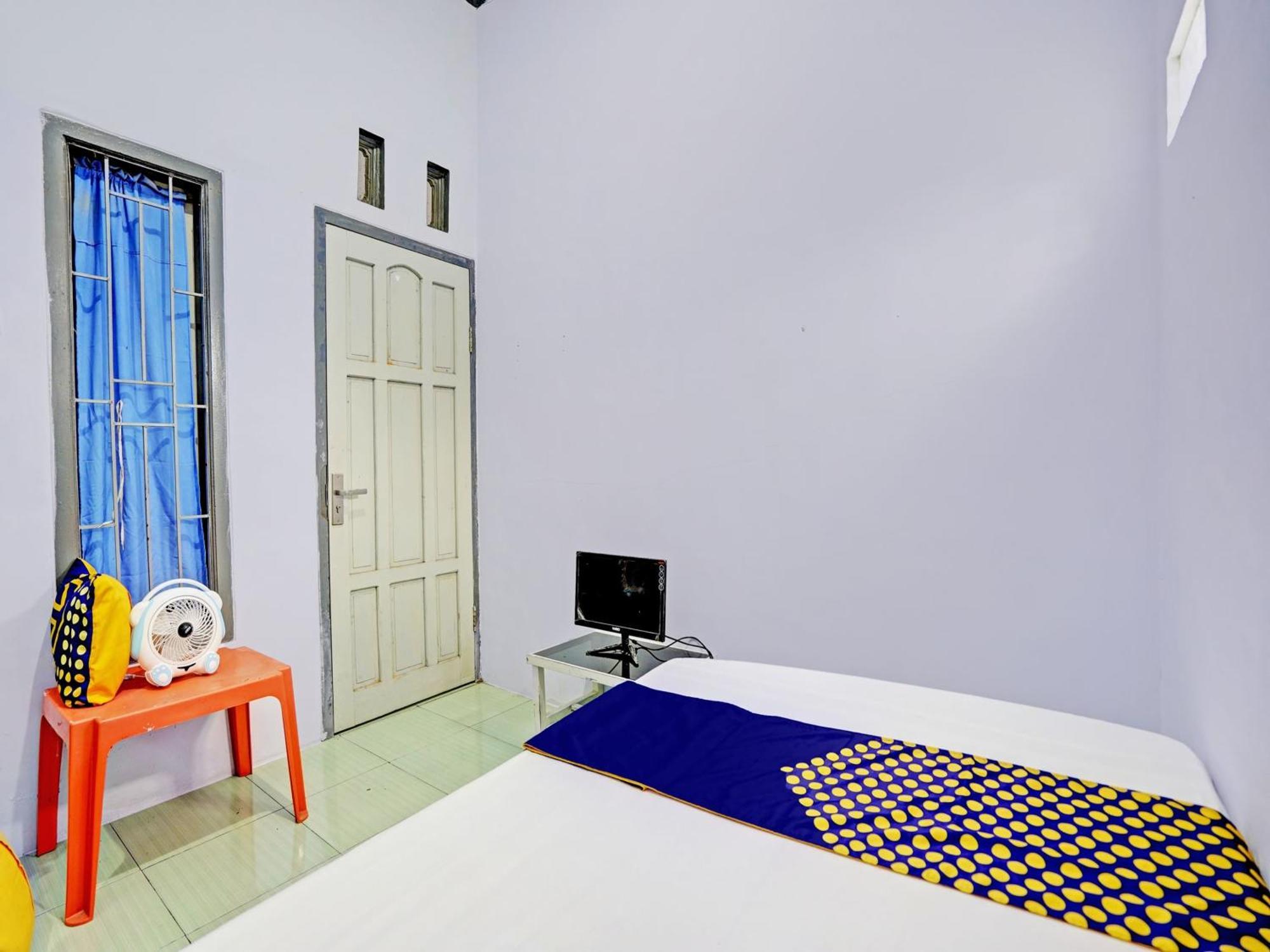 Hotel Oyo Life 92937 Kost Putri Sarkara Syariah à Banyuwangi  Extérieur photo