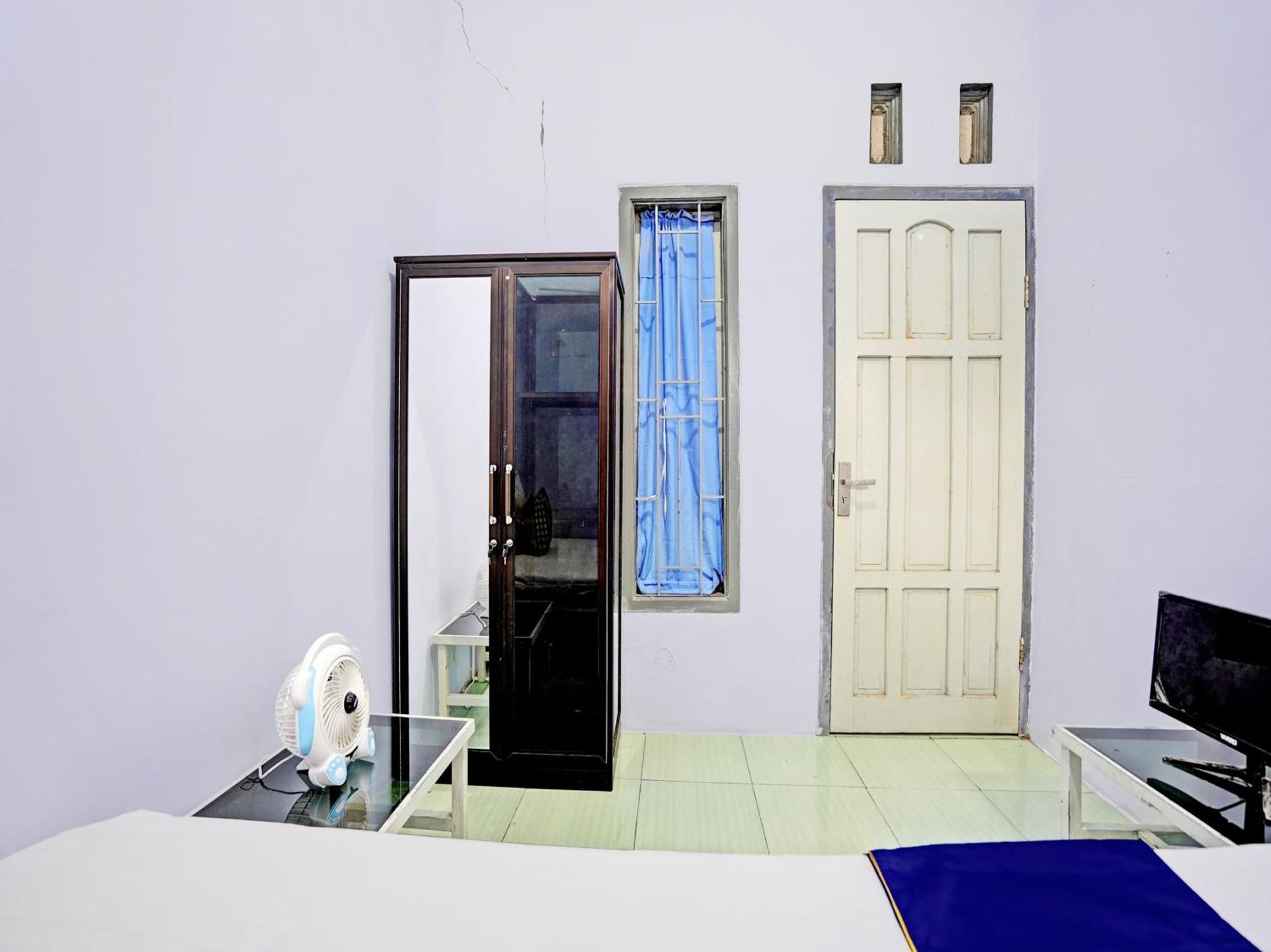 Hotel Oyo Life 92937 Kost Putri Sarkara Syariah à Banyuwangi  Extérieur photo