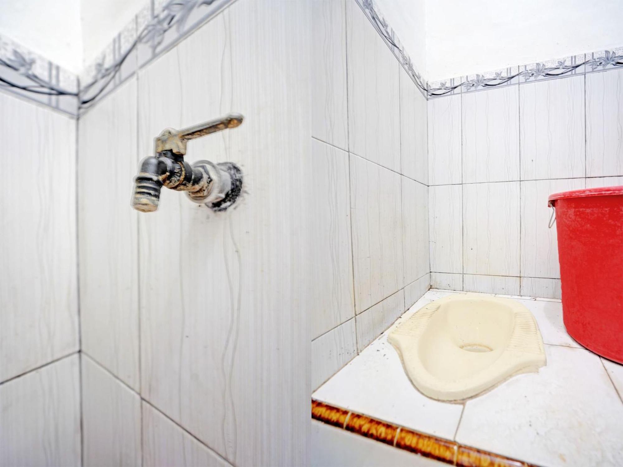Hotel Oyo Life 92937 Kost Putri Sarkara Syariah à Banyuwangi  Extérieur photo