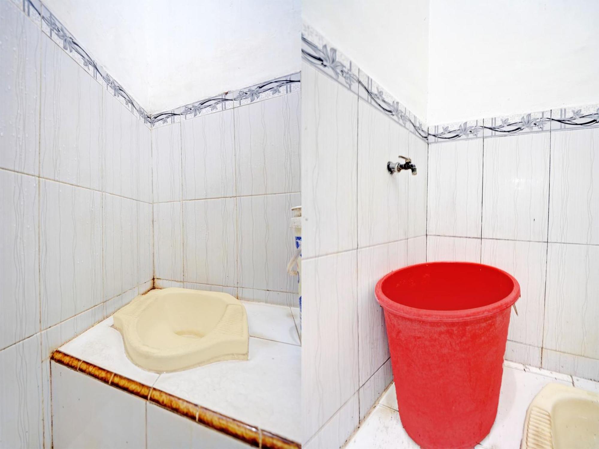 Hotel Oyo Life 92937 Kost Putri Sarkara Syariah à Banyuwangi  Extérieur photo