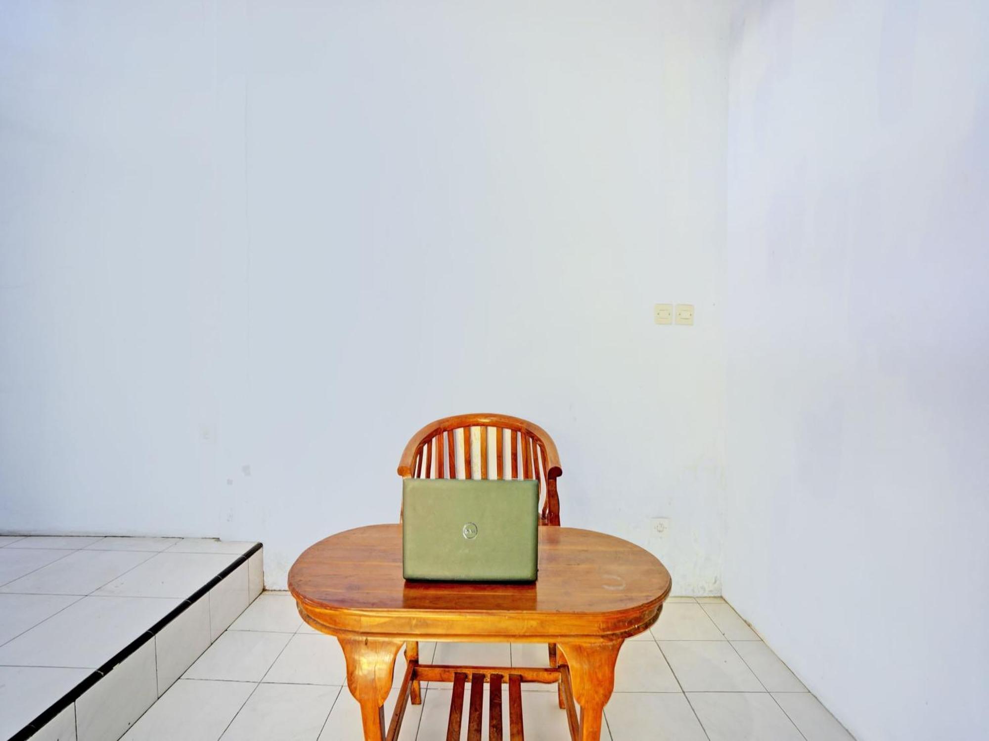 Hotel Oyo Life 92937 Kost Putri Sarkara Syariah à Banyuwangi  Extérieur photo