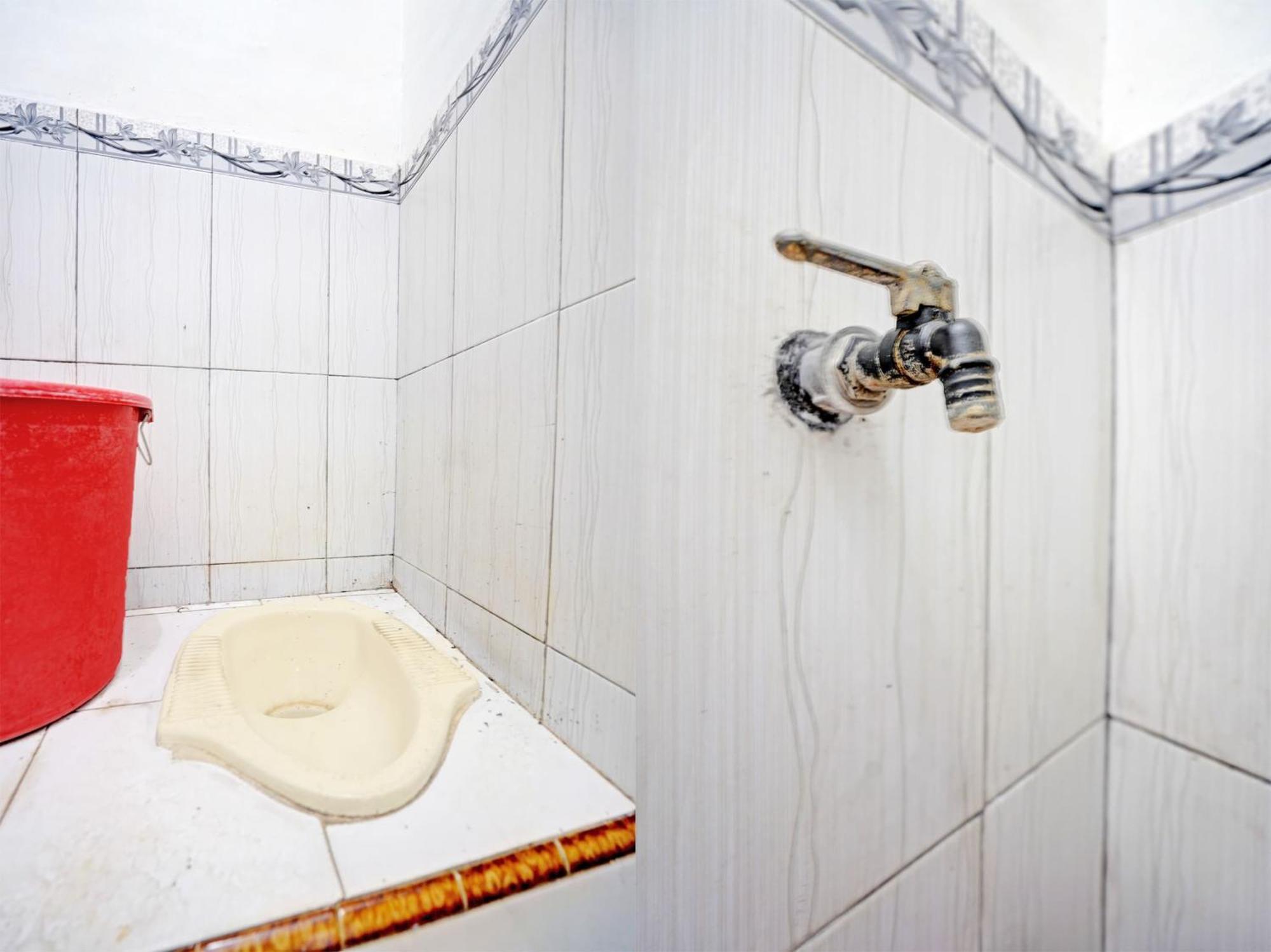 Hotel Oyo Life 92937 Kost Putri Sarkara Syariah à Banyuwangi  Extérieur photo